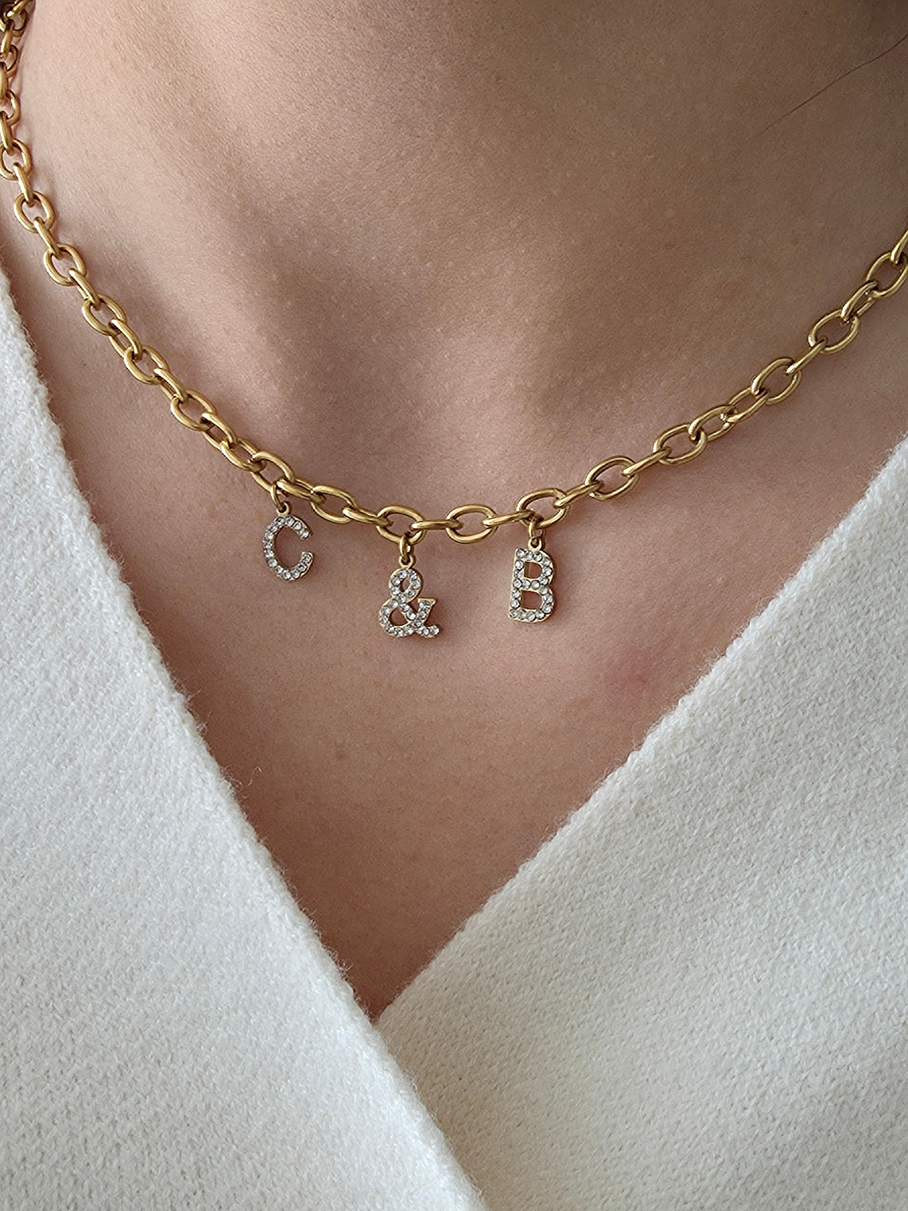 Phoebe • Collier breloque lettre en  acier inoxydable