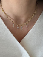 Phoebe • Collier breloque lettre en  acier inoxydable