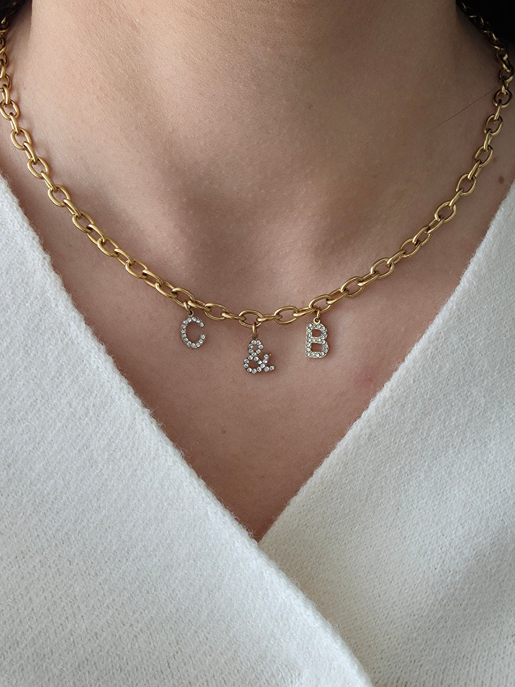 Phoebe • Collier breloque lettre en  acier inoxydable